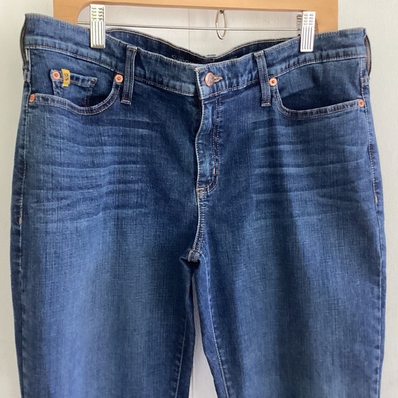 Second Yoga Medium Wash Straight Leg 5 pocket jeans 32/28 - Picture 3 of 11